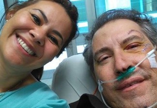 Jornalista que sobreviveu à queda de voo posta foto no hospital