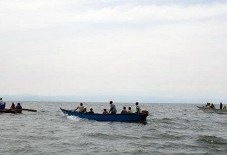 Barco afunda com time de futebol e 21 pessoas estão desaparecidas