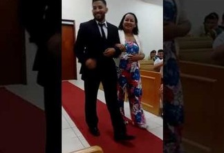 VEJA VÍDEO: Torcedor do Fortaleza entra na igreja no casamento ao som do hino do clube