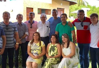 Lira participa de encontro com prefeitos e garante 2017 de muito trabalho
