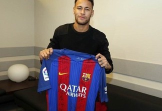 VEJA VÍDEO: camisa do Barça enviada para a Chape tem dedicatória especial de Neymar