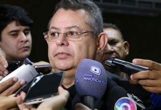 Pimentel deixa presidência da Câmara e critica vereadores de Campina Grande