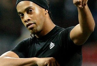 Clube do Uruguai monta projeto para contratar Ronaldinho Gaúcho