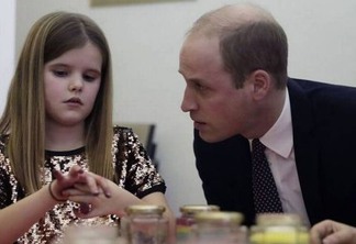 Príncipe William consola menina após morte do pai: 'Eu perdi minha mãe'