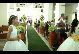 VEJA VÍDEO - Homem invade igreja e atira em convidados durante casamento