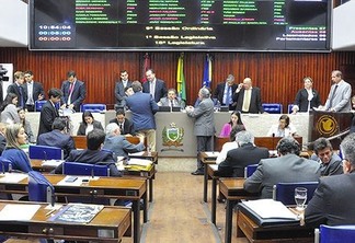 DANÇA DAS CADEIRAS - Deputados estudam deixar atuais partidos visando eleições 2018