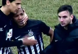 VEJA VÍDEO - Jogador brasileiro é alvo de racismo e sai de campo chorando