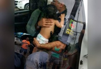 Homem rouba carro com bebê dentro e capota após perseguição policial