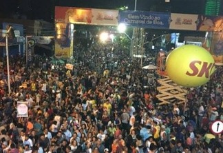 FOLIA DE RUA: Acompanhe aqui o desfile das Muriçocas do Miramar, em João Pessoa