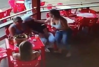 Mulher flagra marido em bar com outra e bate nos dois