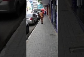 VEJA VÍDEO - Homem é flagrado caminhando nu pelas ruas do centro de cidade do interior de Pernambuco