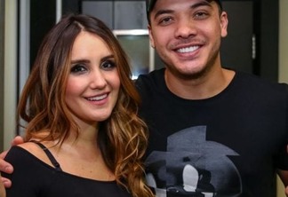 Wesley Safadão posa em foto com ex-RBD em rádio paulista