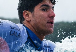Gabriel Medina vence etapa da França e volta para a disputa no mundial de surf