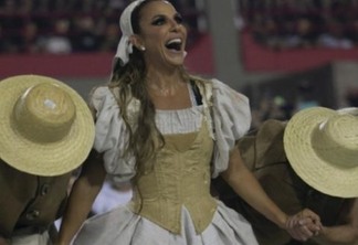 SACUDINDO A SAPUCAÍ: Ivete Sangalo se emociona no desfile das campeãs do Rio de Janeiro