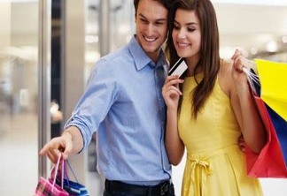 Consumidores casados são mais eficientes do que os solteiros na hora de pagar as compras parceladas