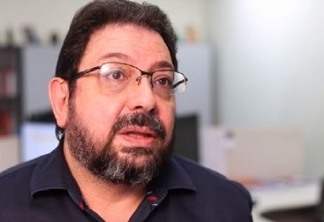 VEJA VÍDEO: Eduardo Guimarães se emociona  ao falar de condução coercitiva