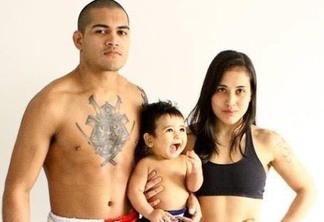 Lutadora competiu grávida e deixou bebê com marido para focar carreira no MMA