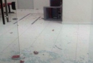 Bandidos explodem caixa eletrônico de banco no interior da Paraíba