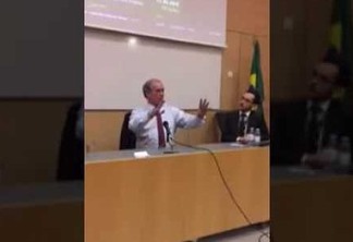 VEJA VÍDEO: Ciro Gomes questiona em palestra o porque da mídia não querer saber quem é o banqueiro citado por Palocci