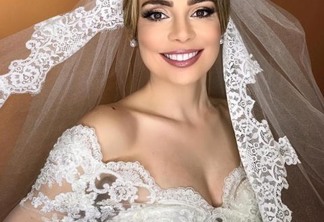 Rachel Sheherazade aparece vestida de noiva na TV