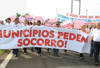 Mais de 40 prefeitos participam de protesto contra crise financeira paraibana