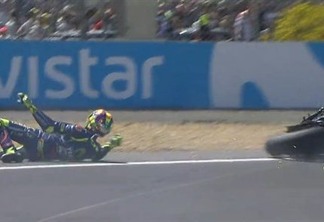 Valentino Rossi cai na última curva e perde liderança do mundial de Moto GP