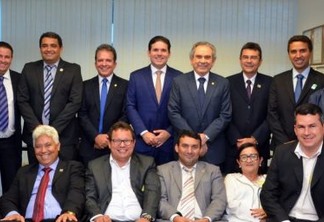 Lira recebe prefeitos em Brasília e discute ações e obras para municípios paraibanos