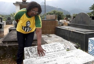 Cemitério na Baixada Fluminense não sabe onde está sepultado corpo de Garrincha