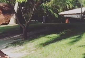 Ivete Sangalo posta vídeo capinando jardim e surpreende fãs na internet