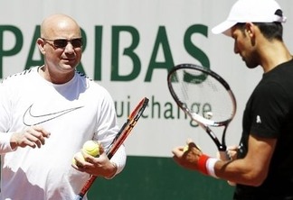 Sem puxar pressão para si Djokovic aponta Rafael Nadal como favorito em Roland Garros