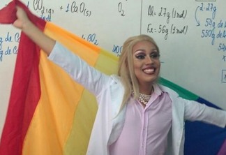 Professor dá aula vestido de drag queen na PB para provocar reflexão sobre homofobia