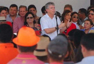 Governador inaugura condomínio Cidade Madura em Guarabira