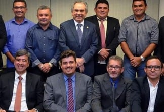 Raimundo Lira recebe prefeitos da PB para discutir pleitos para municípios