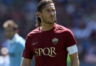 Novo diretor da Roma anuncia data da aposentadoria de Totti