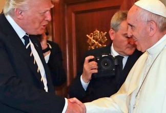 Trump e papa Francisco têm reunião privada de 30 minutos no Vaticano