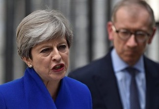Theresa May diz que vai formar novo governo apesar de revés do Partido Conservador