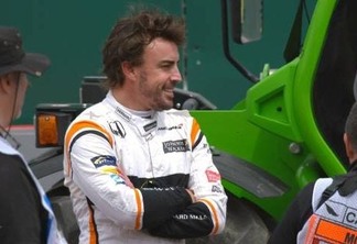 Fernando Alonso volta a ter problemas durante primeiro treino na Fórmula 1