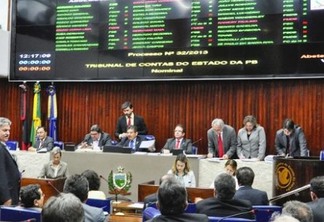 Deputados de oposição condicionam votação da LDO a aumento para Defensores Públicos