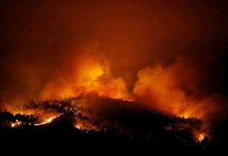 A forest fire is seen near Tojeira,  Pedrogao Grande, in central Portugal, June 18, 2017.  REUTERS/Rafael Marchante