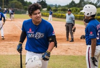 Garoto de 16 anos pode ser o primeiro brasileiro a fechar contrato milionário no beisebol