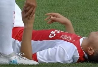 VEJA VÍDEO: Jogador desmaia no campo e sofre dano cerebral irreversível