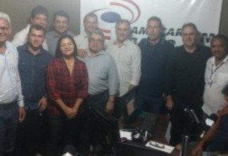 Luciano Cartaxo se reúne com lideranças políticas de Lucena