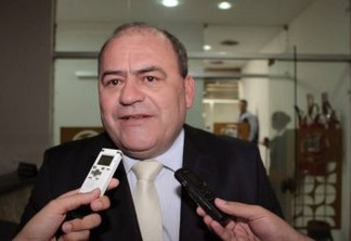 Ex-deputado Bado Venâncio tem salário de R$ 12 mil no gabinete de Cássio Cunha Lima
