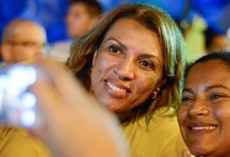 Secretária de Ricardo vaiada em evento com presença de Dilma