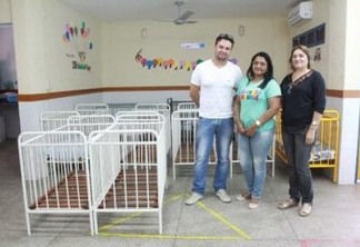 Prefeitura de Patos recupera berços e carteiras escolares e entrega em creches e escolas do município