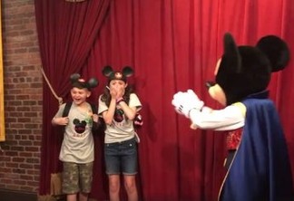 VEJA VÍDEO: Durante passeio na Disney, crianças descobrem que serão adotadas
