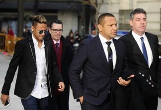 PSG pagará bônus milionário ao pai de Neymar, diz rádio espanhola