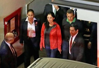 Ex-presidente do Peru Ollanta Humala e sua mulher se entregam para cumprir prisão preventiva