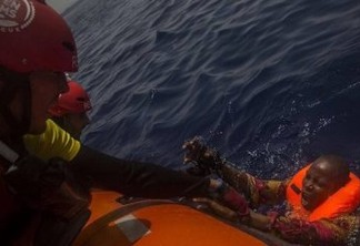 Treze pessoas são encontradas mortas em bote no Mar Mediterrâneo