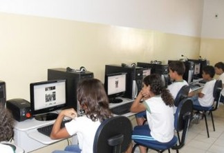 Cartaxo entrega 2.200 novos computadores para rede municipal de JP